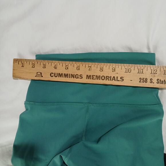 LULULEMON Women's 3-piece bundle Top/Leggings/Shorts all small-ish (see photos) - Picture 3 of 9